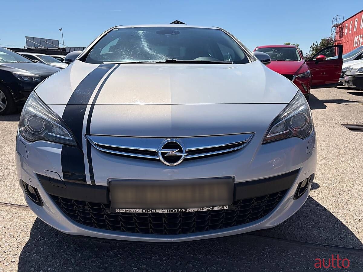 2012' Opel Astra photo #1