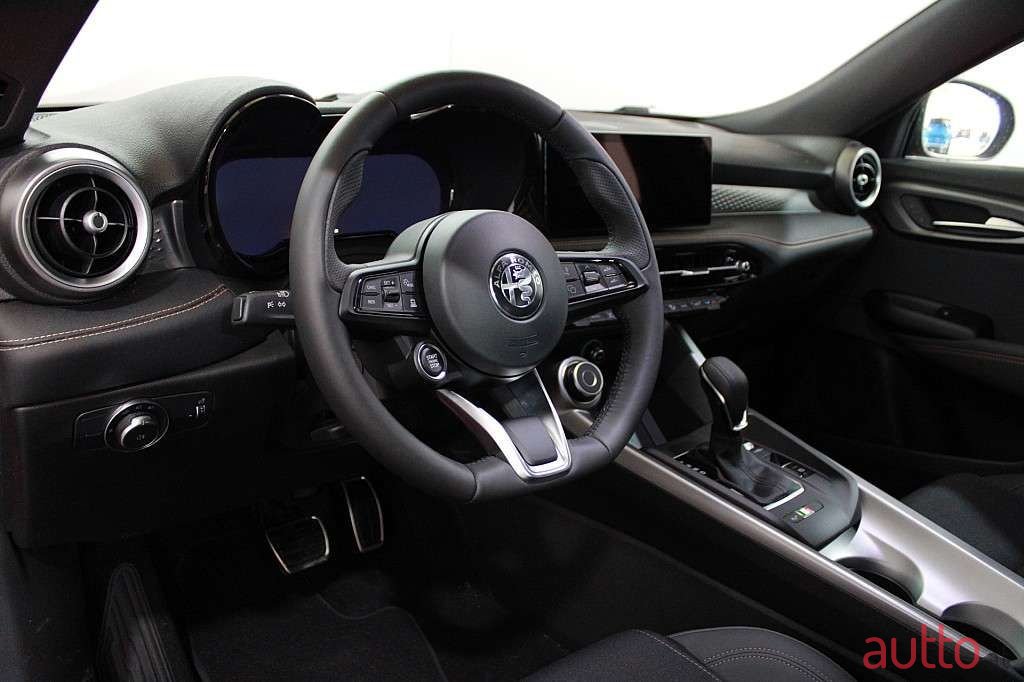 2024' Alfa Romeo Tonale photo #6