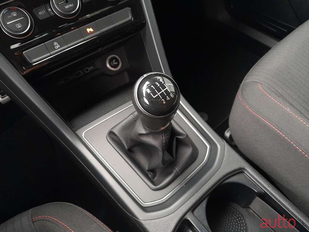 2018' Volkswagen Touran photo #5