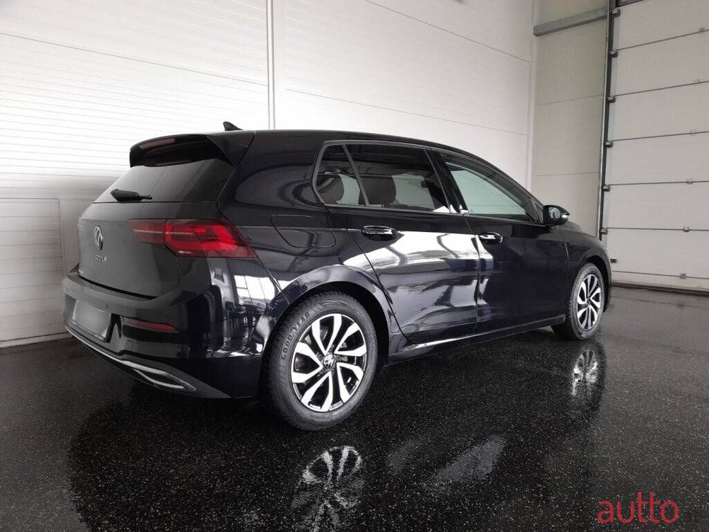 2022' Volkswagen Golf photo #2
