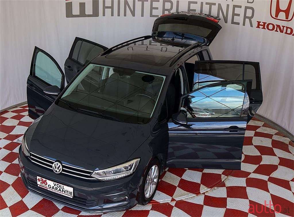 2018' Volkswagen Touran photo #3