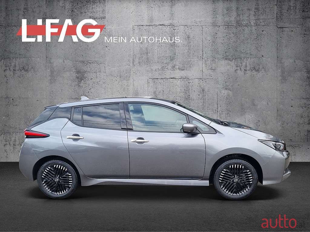 2023' Nissan Leaf photo #2