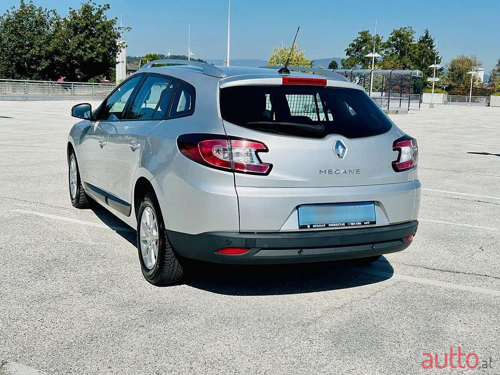 2011' Renault Megane photo #3