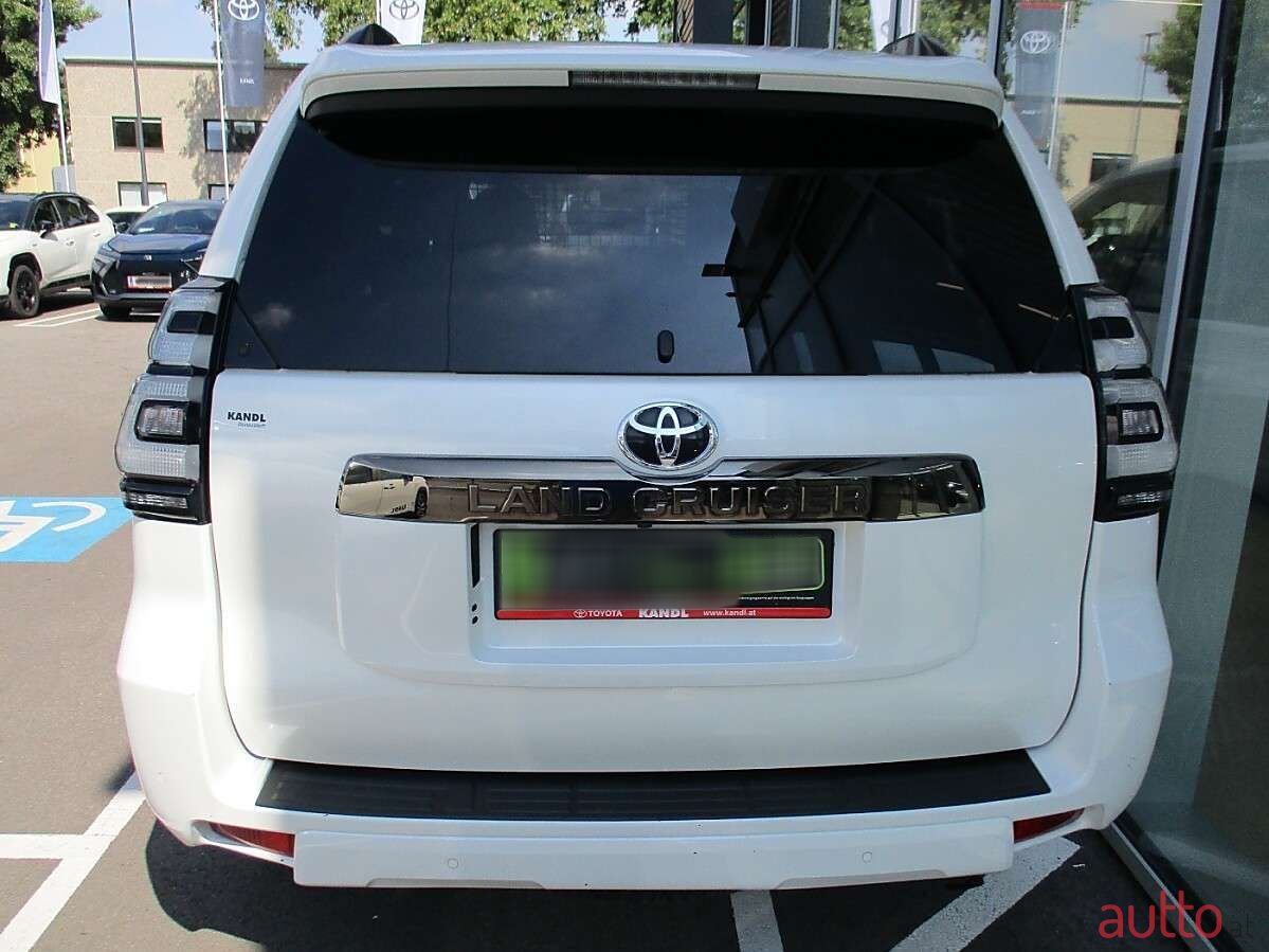 2022' Toyota Land Cruiser photo #6