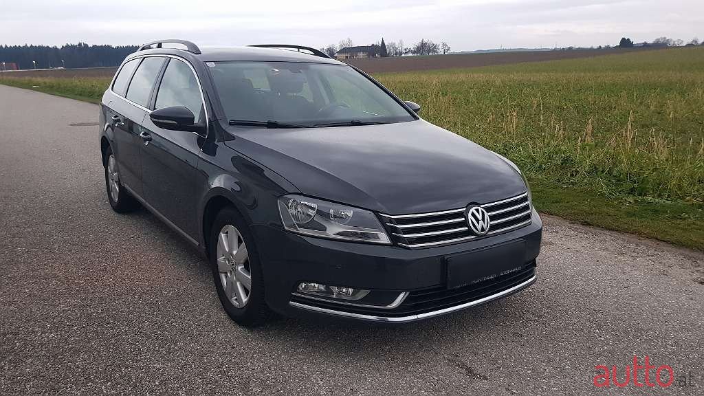 2011' Volkswagen Passat photo #6