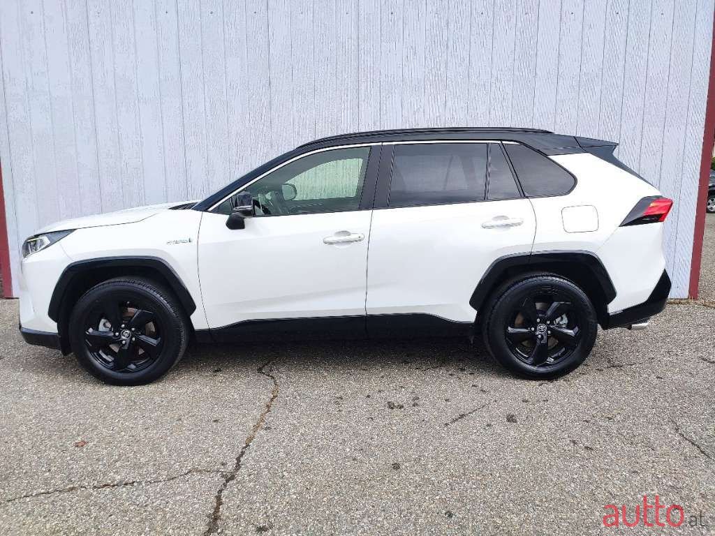 2019' Toyota RAV4 photo #2