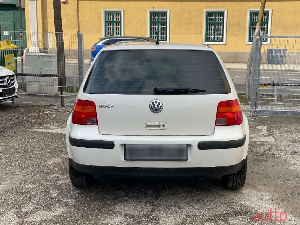 2001' Volkswagen Golf photo #3