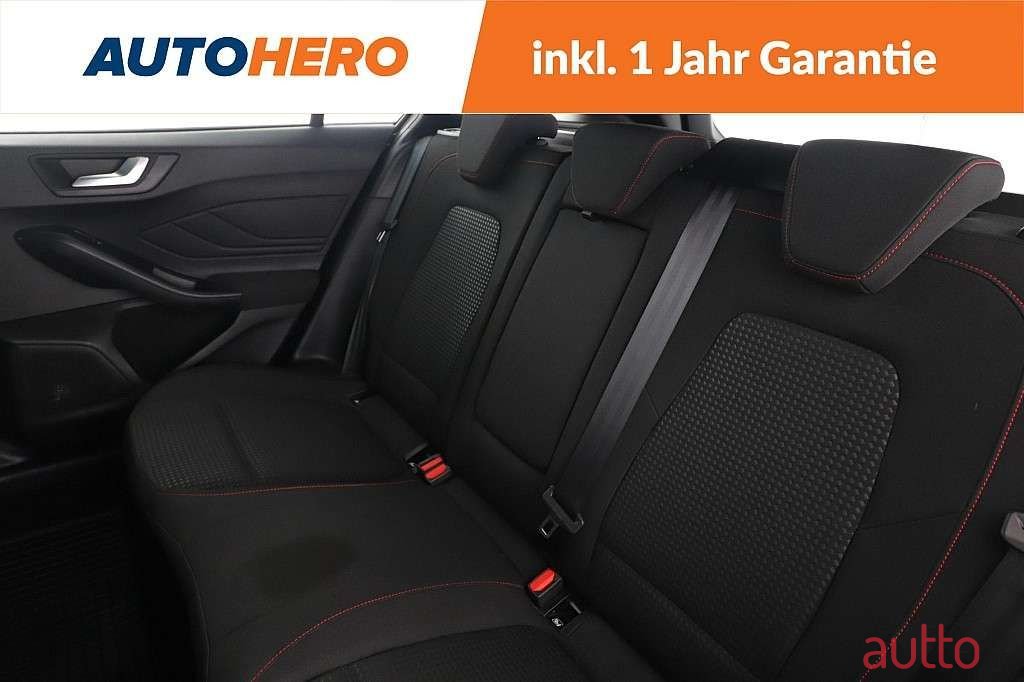 2022' Ford Focus photo #6