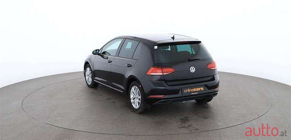 2019' Volkswagen Golf photo #4