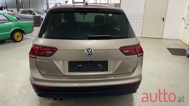 2018' Volkswagen Tiguan photo #5