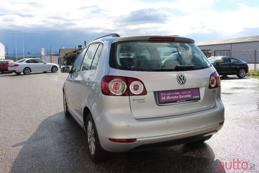 2011' Volkswagen Golf photo #5