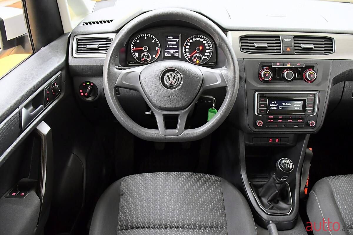 2019' Volkswagen Caddy photo #2