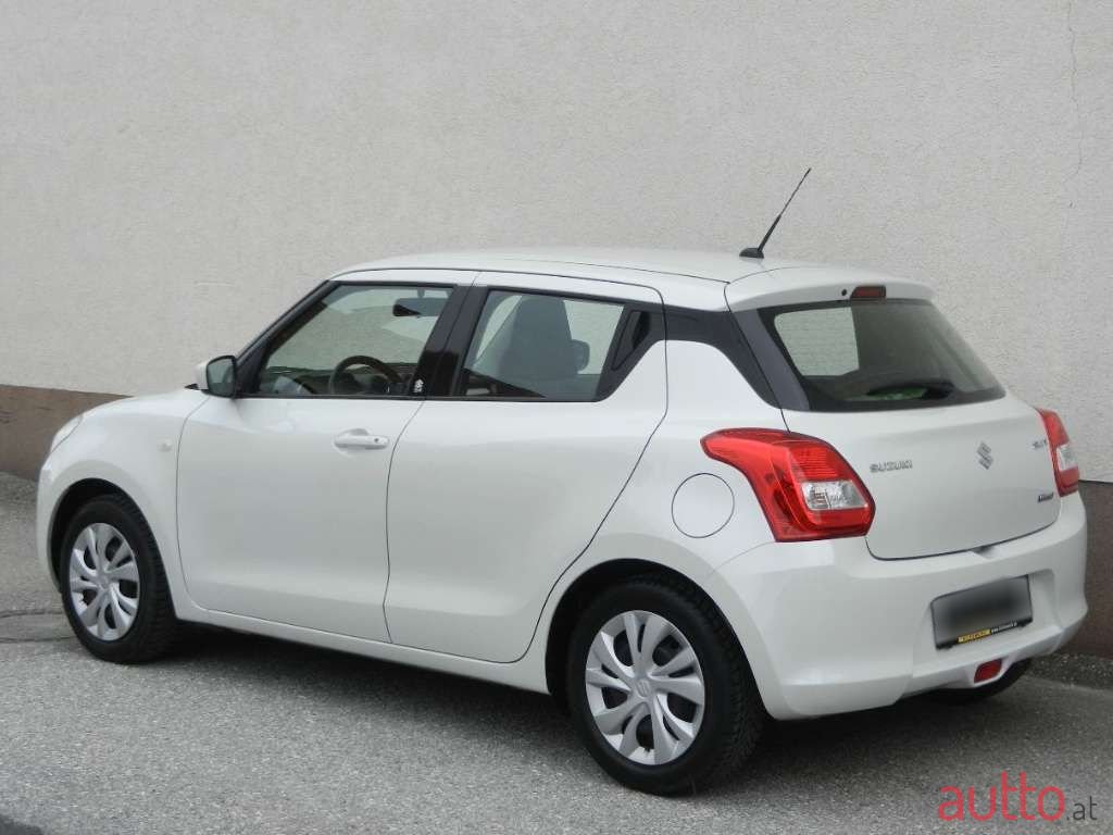 2020' Suzuki Swift photo #2
