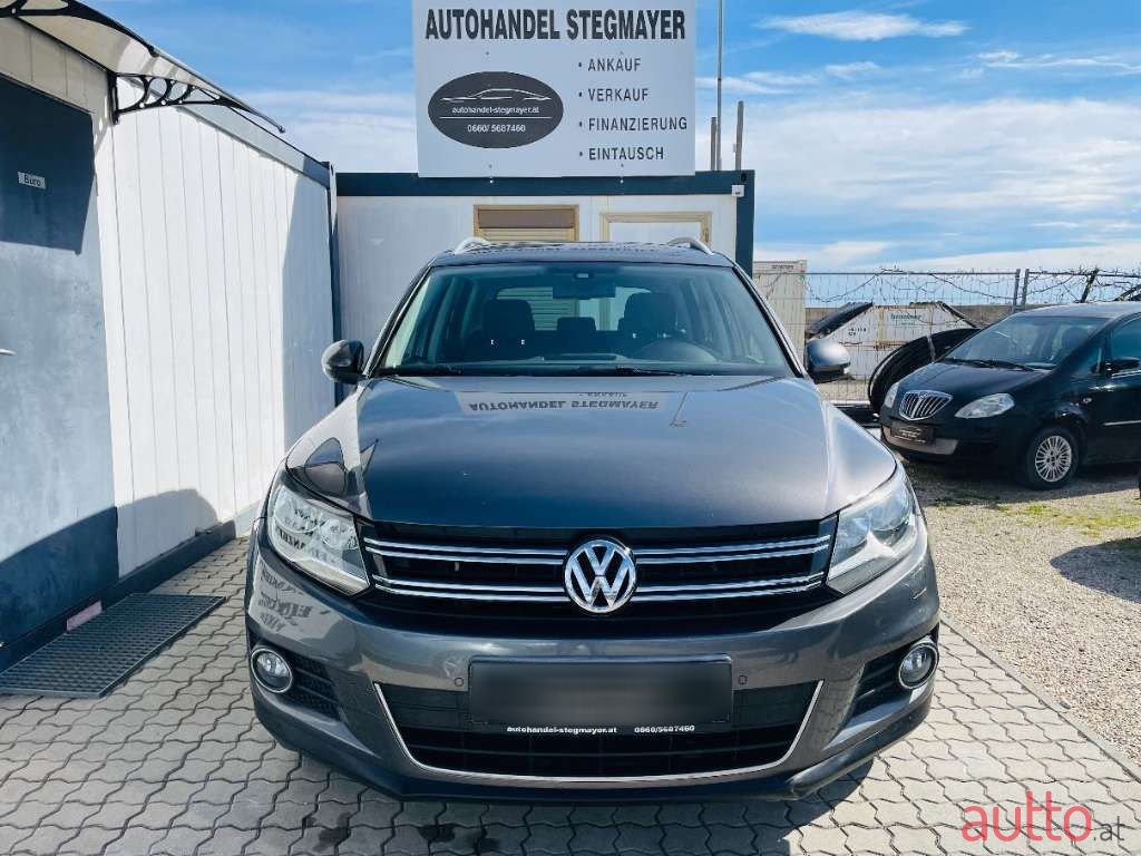 2012' Volkswagen Tiguan photo #2