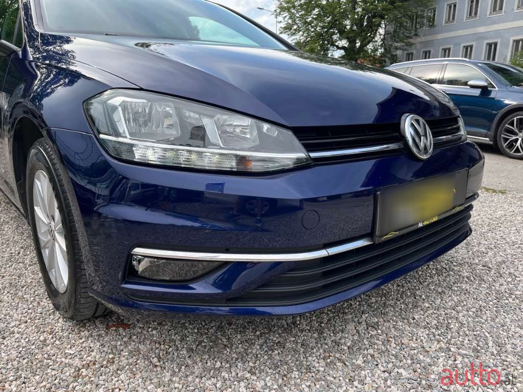 2017' Volkswagen Golf photo #4