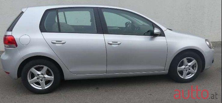 2009' Volkswagen Golf photo #1