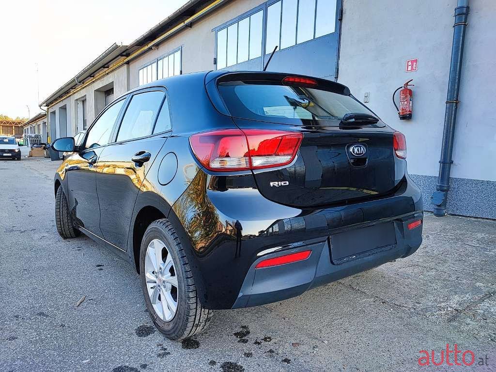 2019' Kia Rio photo #6