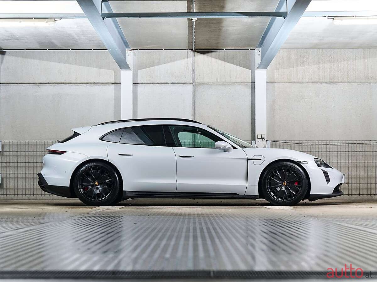 2022' Porsche Taycan photo #4