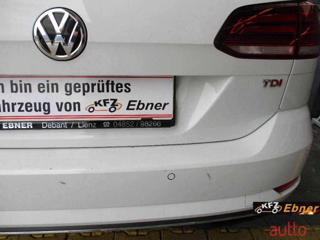 2017' Volkswagen Golf photo #6