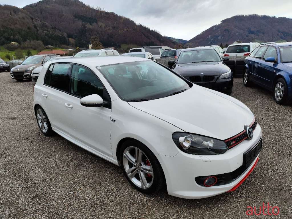 2010' Volkswagen Golf photo #1