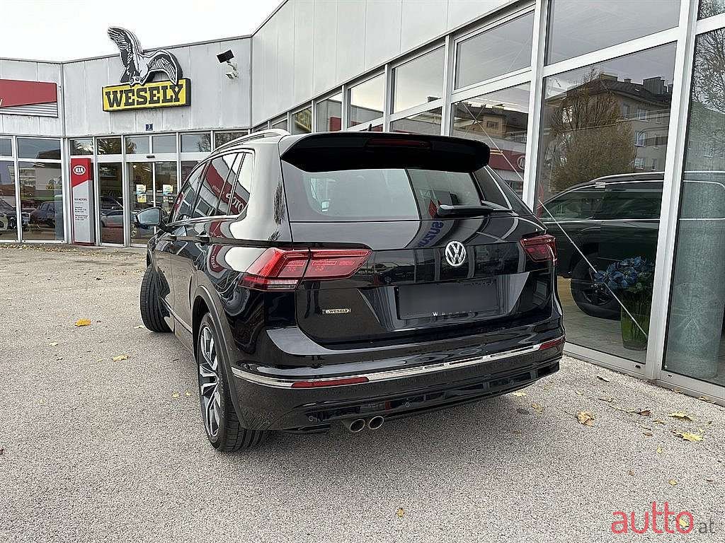 2017' Volkswagen Tiguan photo #2