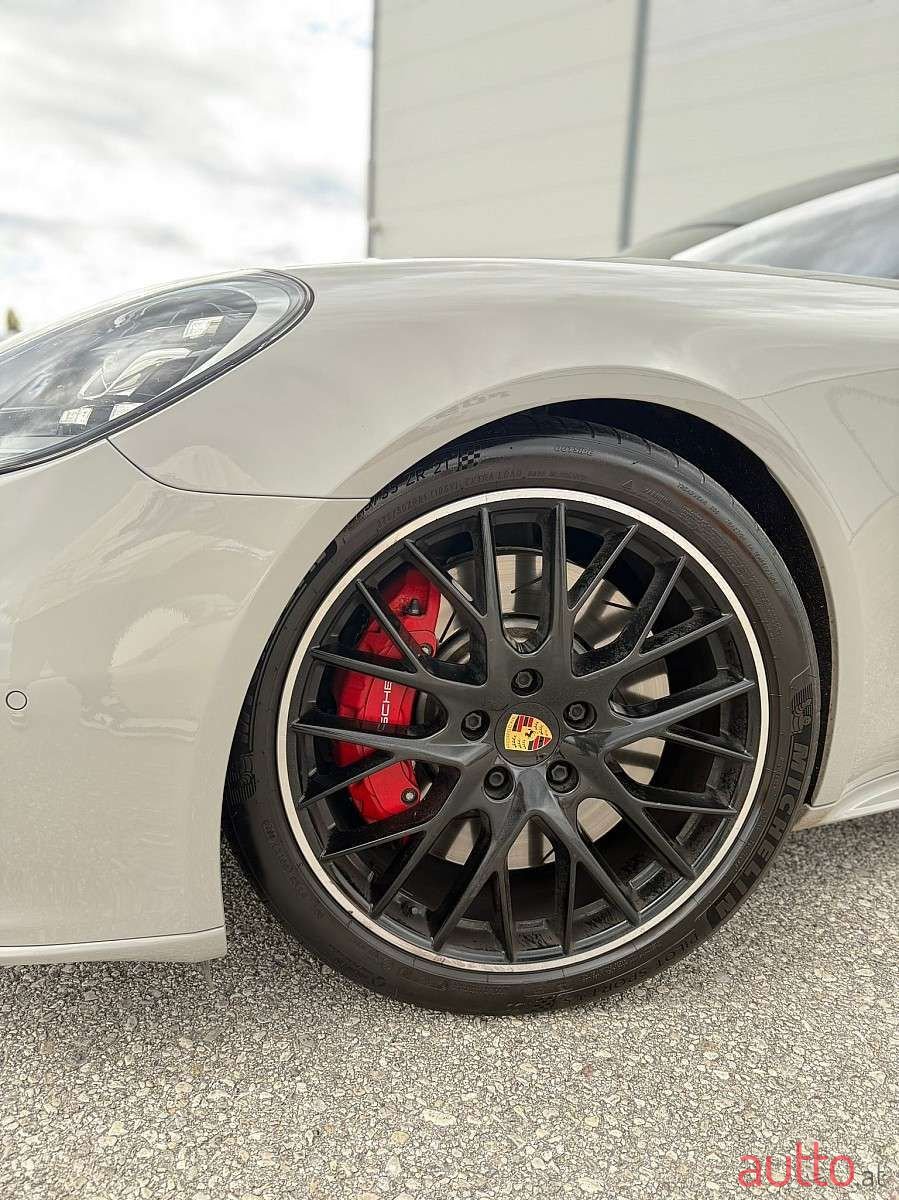 2018' Porsche Panamera photo #3