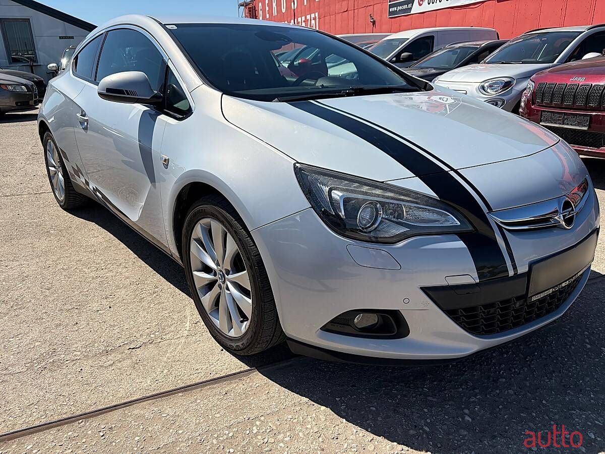 2012' Opel Astra photo #2