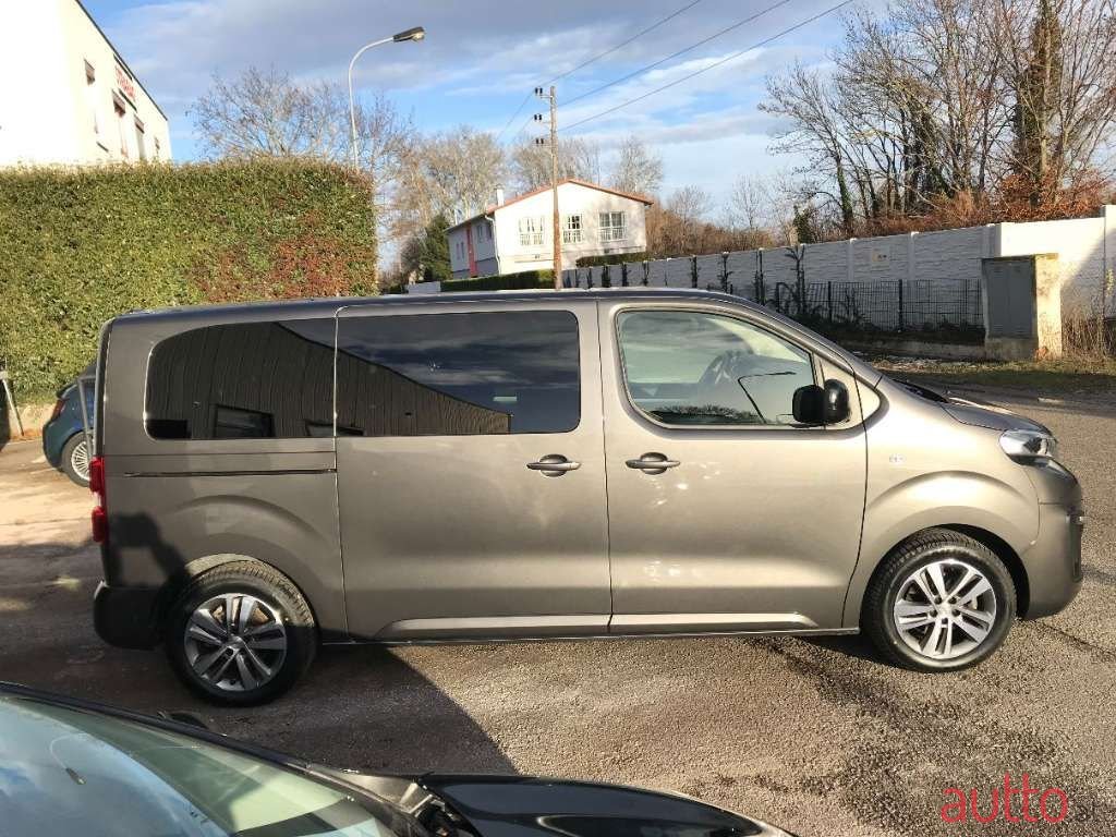 2022' Peugeot Traveller photo #2