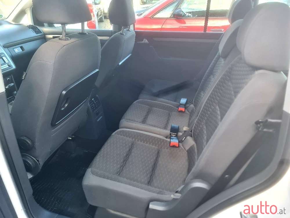 2009' Volkswagen Touran photo #6