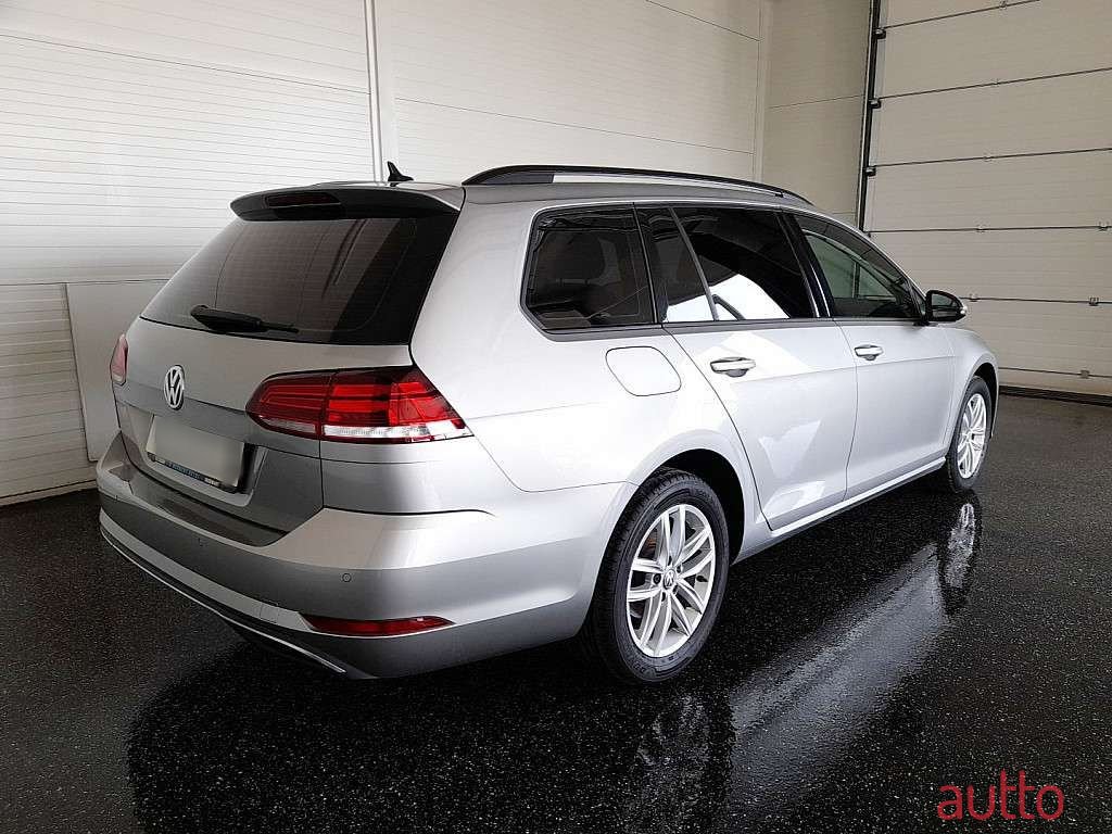 2018' Volkswagen Golf photo #1