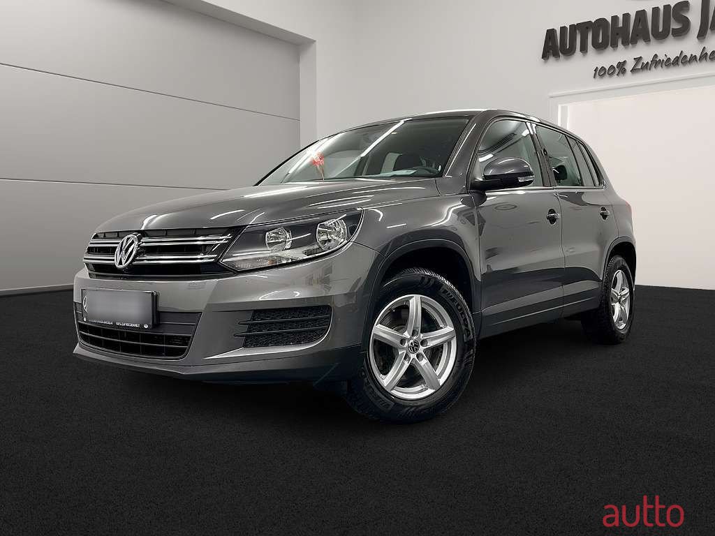 2012' Volkswagen Tiguan photo #2