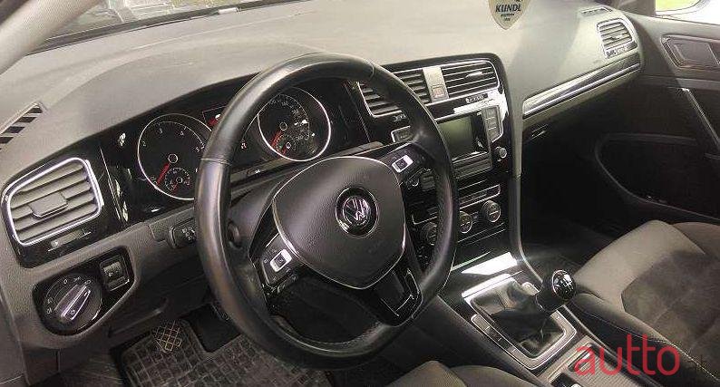 2014' Volkswagen Golf photo #2