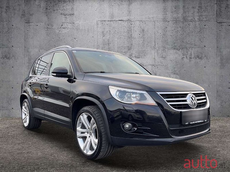 2010' Volkswagen Tiguan photo #1