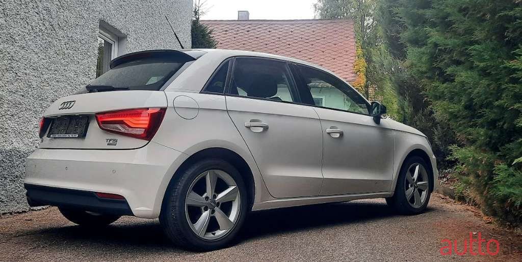 2016' Audi A1 photo #2