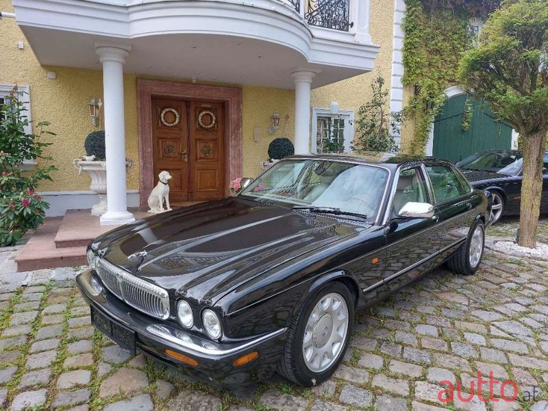 2001' Jaguar Daimler photo #2