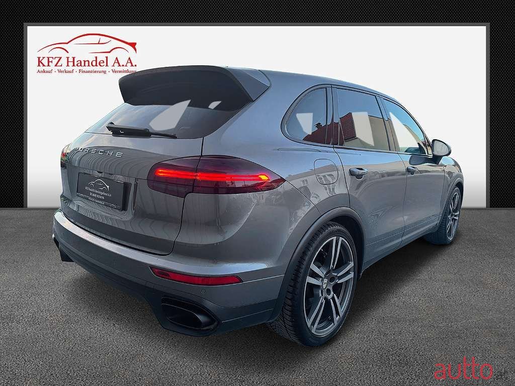 2015' Porsche Cayenne photo #5