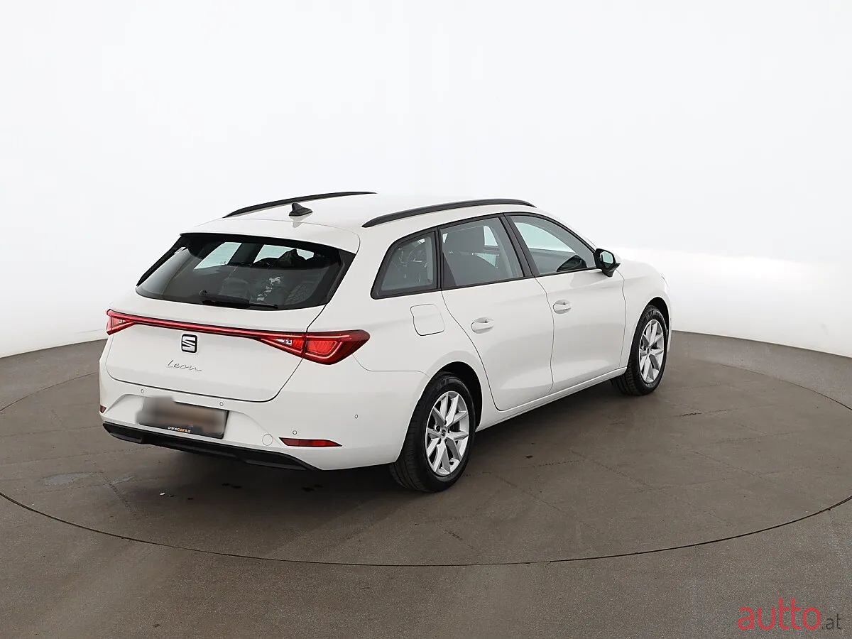 2022' SEAT Leon photo #2