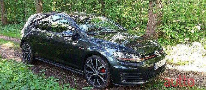 2015' Volkswagen Golf photo #1