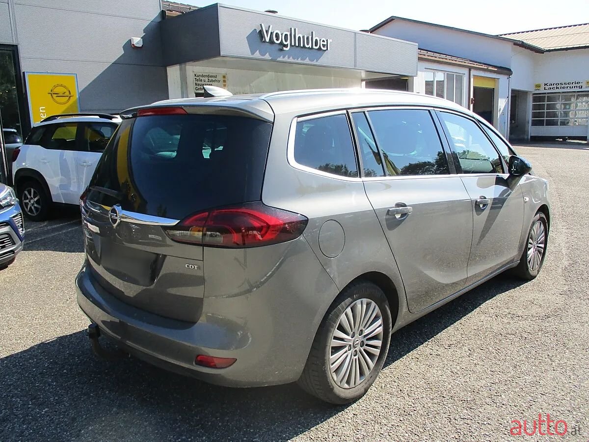 2017' Opel Zafira photo #1