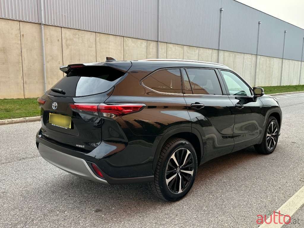 2022' Toyota Highlander photo #4