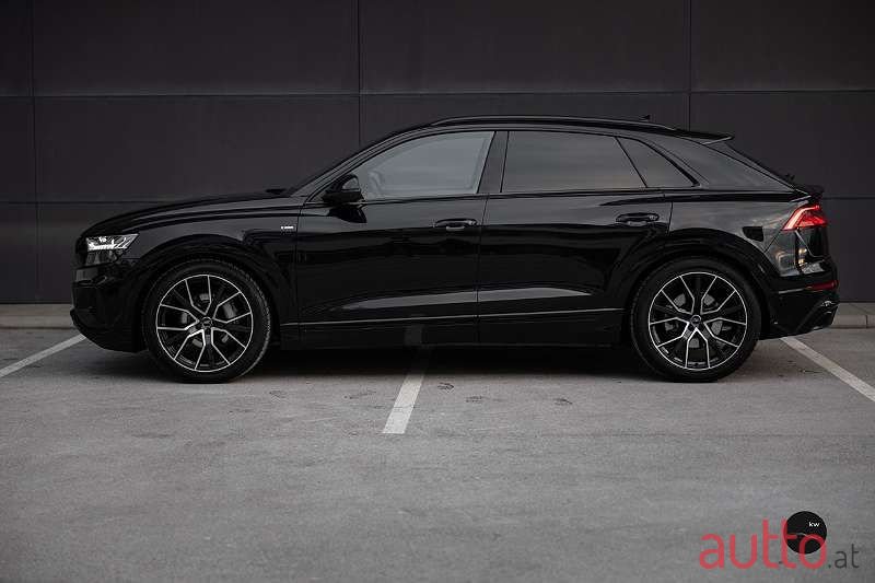 2019' Audi Q8 photo #2