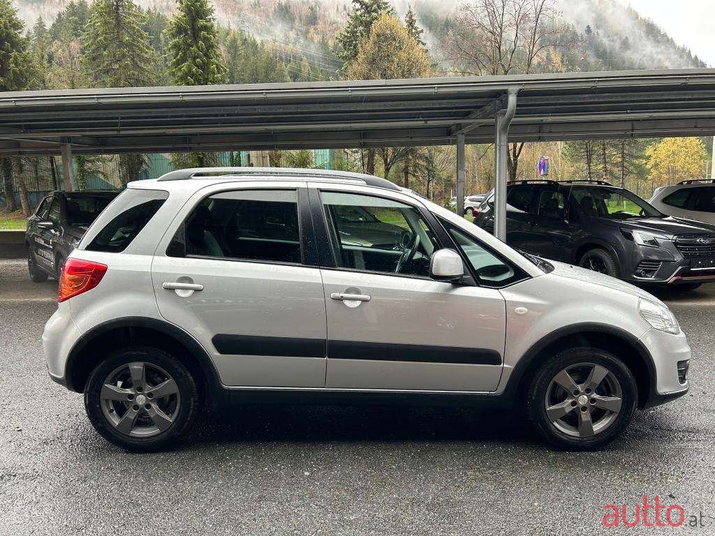 2010' Suzuki SX4 photo #4