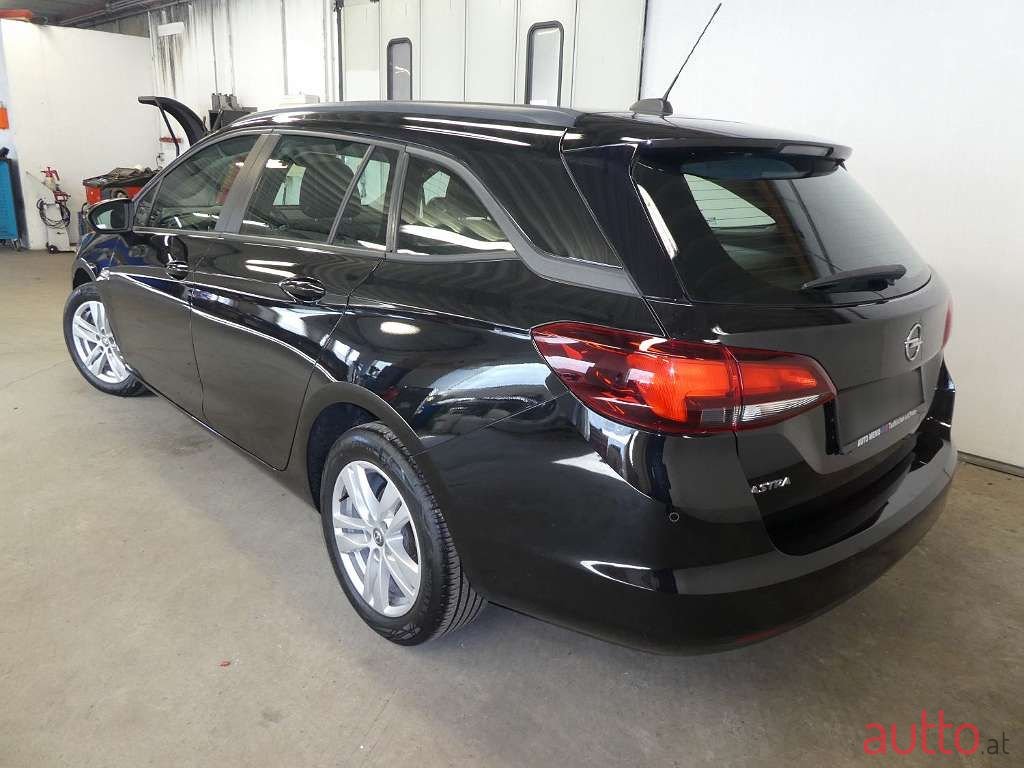 2020' Opel Astra photo #3