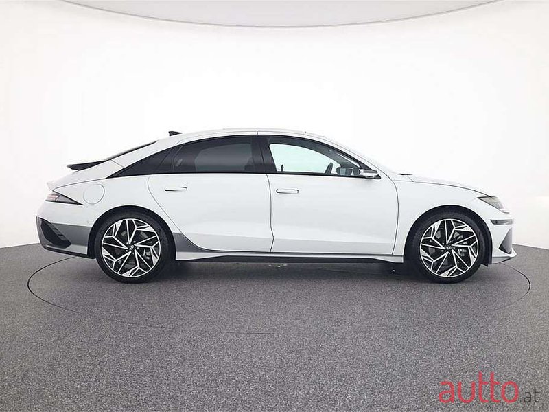 2023' Hyundai Ioniq 6 photo #4