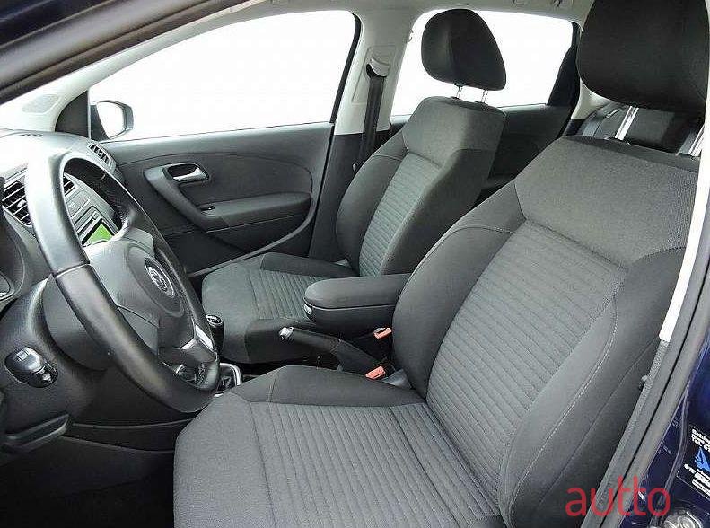 2012' Volkswagen Polo photo #2