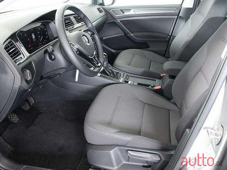 2020' Volkswagen Golf photo #2