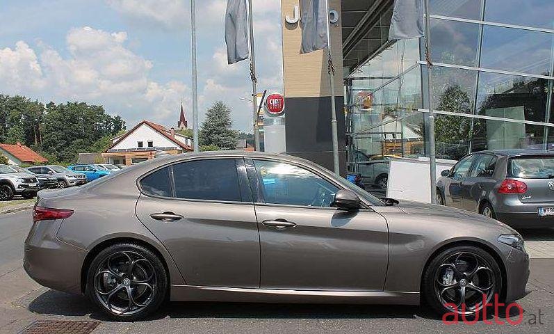 2016' Alfa Romeo Giulia photo #1