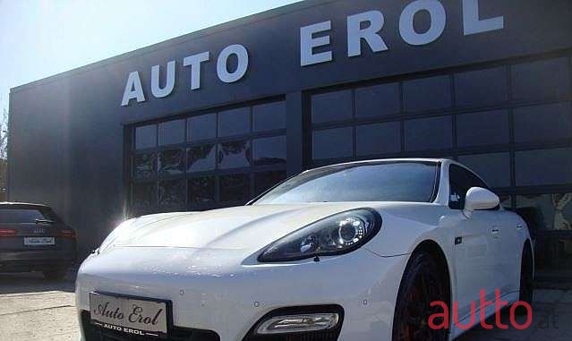 2011' Porsche Panamera photo #1