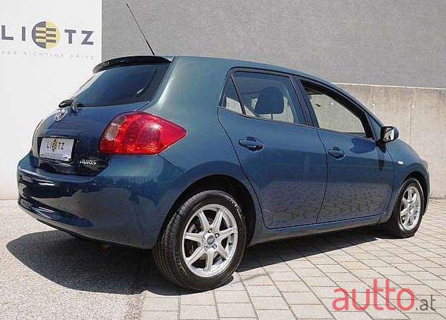 2008' Toyota Auris photo #1