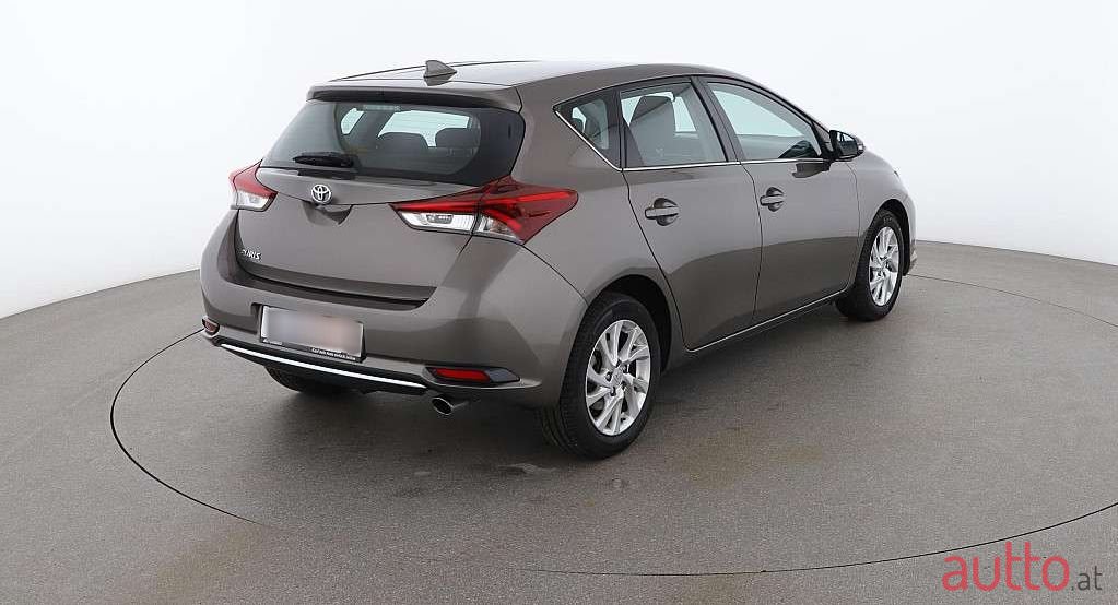 2018' Toyota Auris photo #5